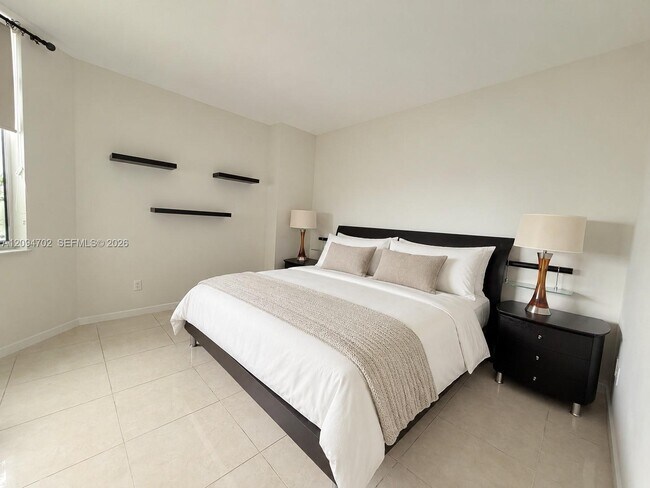Foto del edificio - 325 S Biscayne Blvd