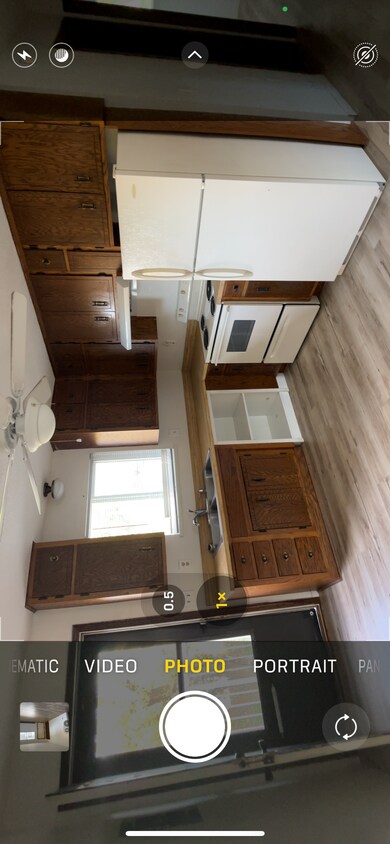 Foto del edificio - 777 1/2 St S