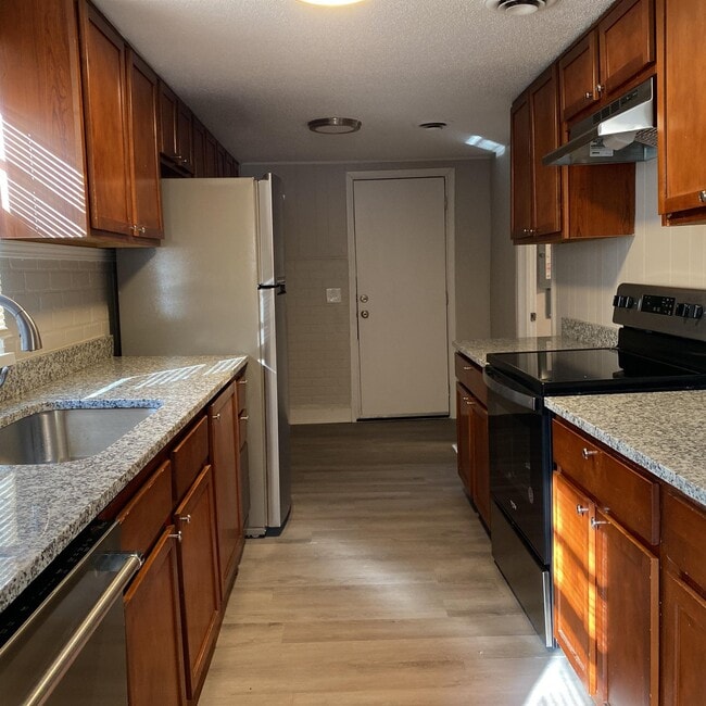 Foto del edificio - 332 N Cedar Ave