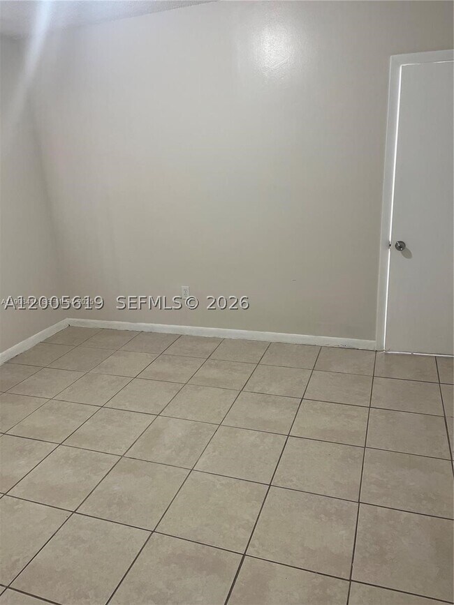 Building Photo - 2255 W 55th St