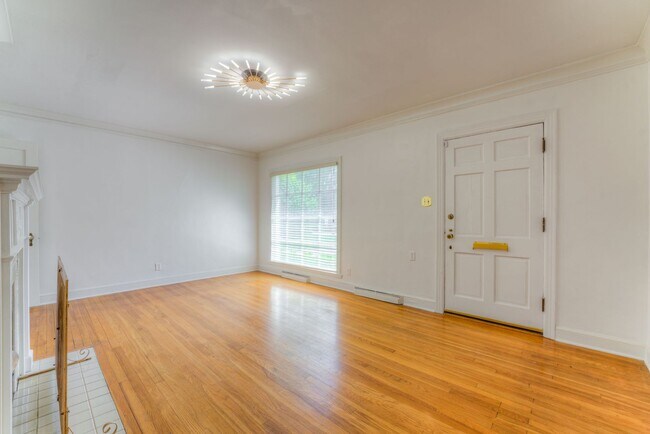 Foto del edificio - RENT REDUCED! Beautiful 3 bed/3 full baths...