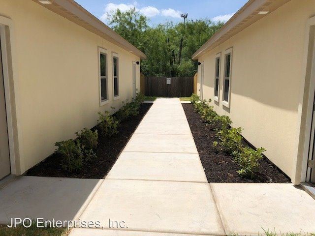 Building Photo - 2005 Garden Ridge Dr