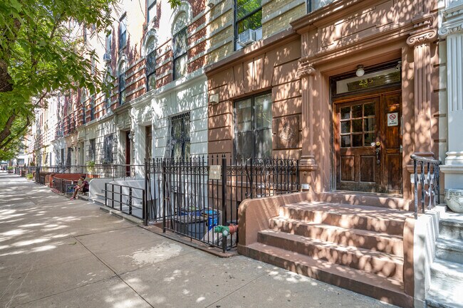 Building Photo - 235 W 137th St