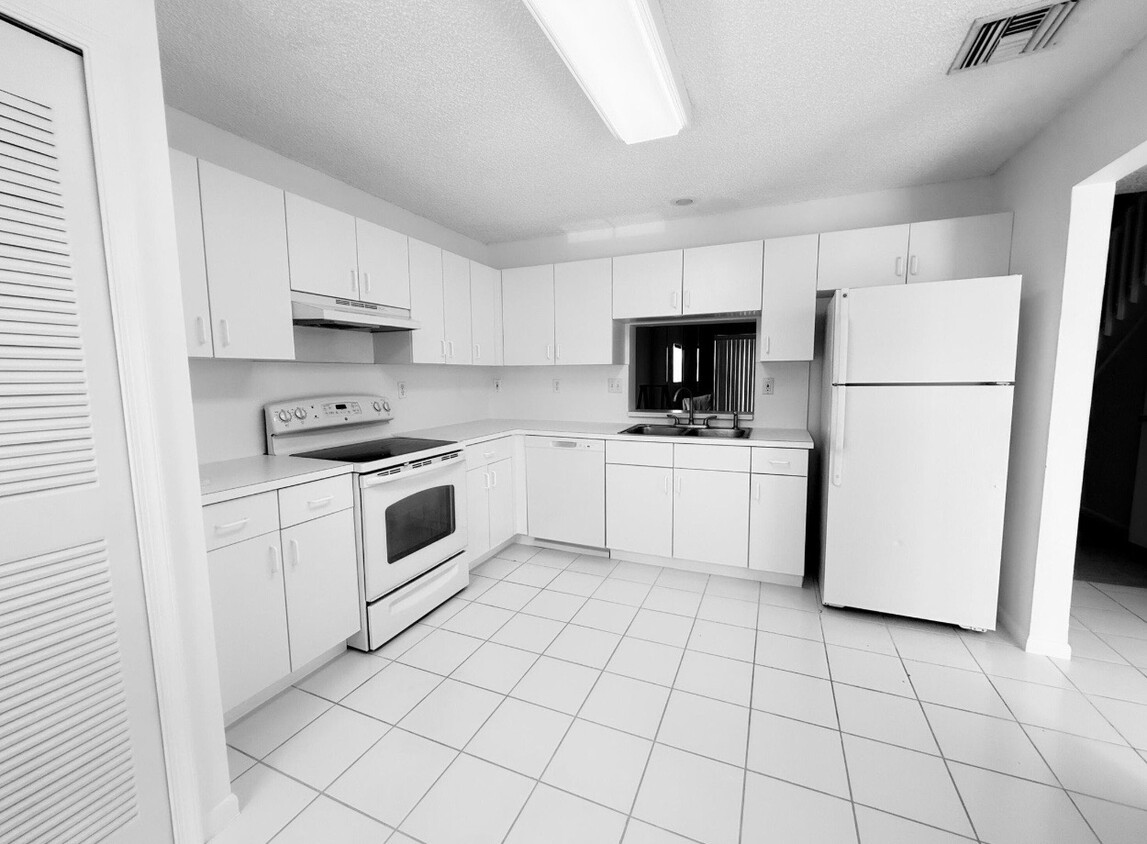 Foto principal - 2381 NE 14th Street Cswy