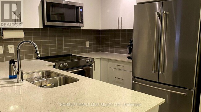 Photo du bâtiment - 5033 Four Springs Ave