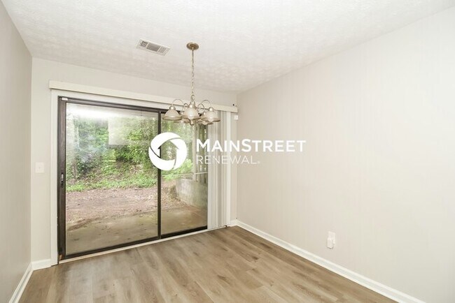 Foto del edificio - 3 Bedroom Pet-Friendly Home in Stone Mountain, GA with Main Street Renewal