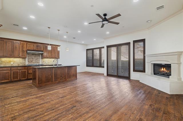 Foto del edificio - 14739 Stanford Ct