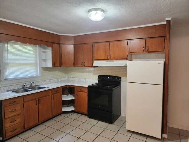 Building Photo - 302 Potter Dr