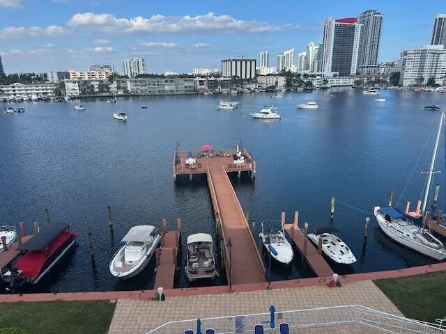 Foto principal - 400 Golden Isles Dr