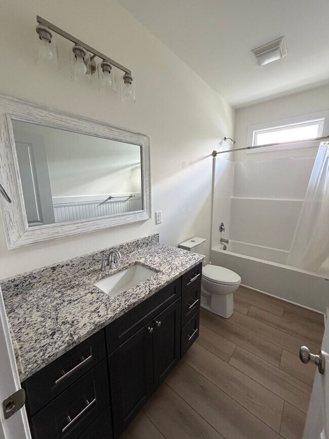 Foto del edificio - 904 Fort Totten Dr