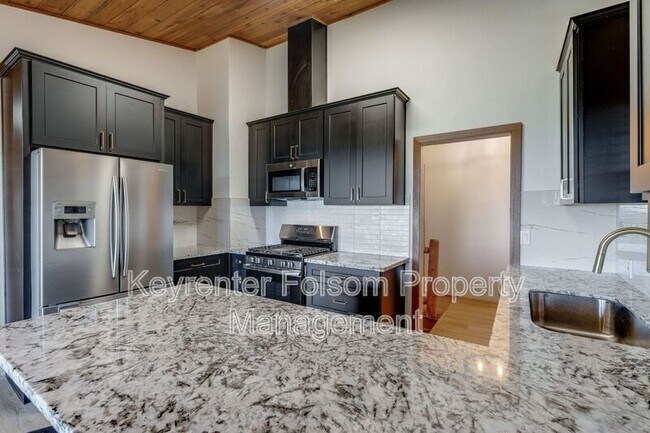 Foto del edificio - 5800 McKinley Dr
