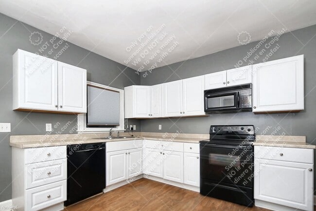 Building Photo - 2 br, 1 bath Duplex - 4244 Graceland Ave