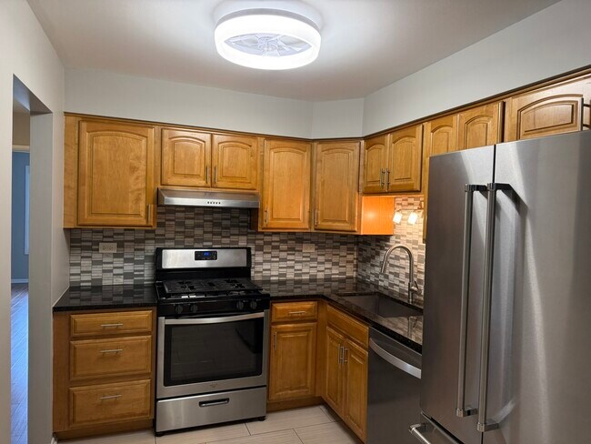 Building Photo - 420 74th St