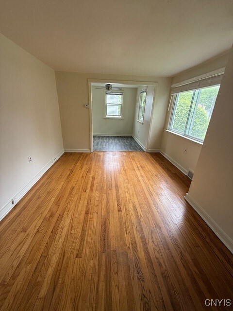 Foto del edificio - 103 Drexler Ave S