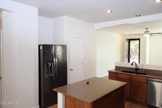 Building Photo - 21806 E Gold Canyon Dr