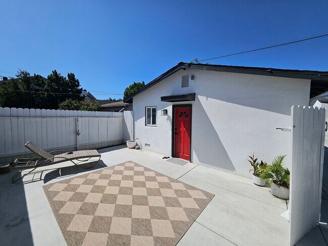 Building Photo - 1554 Orange Ave