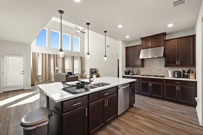 Building Photo - 604 Spindrift Ln
