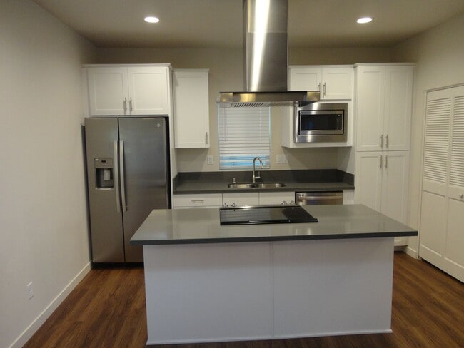 Building Photo - Move in Special!!  1/2 off 1st Month's Rent!!