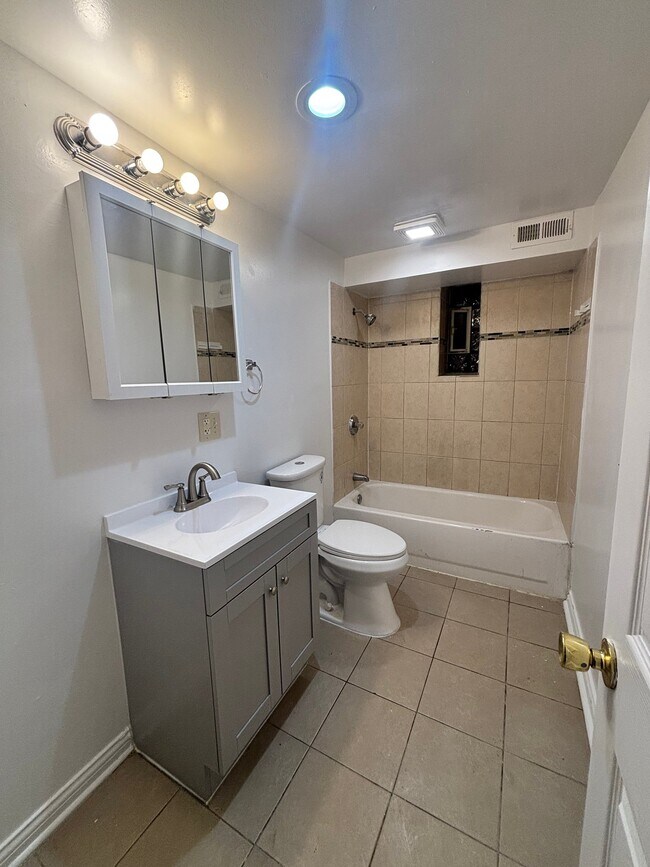 Foto del edificio - 1626 N Kildare Ave