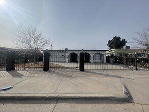 Building Photo - 9825 Sidewinder St