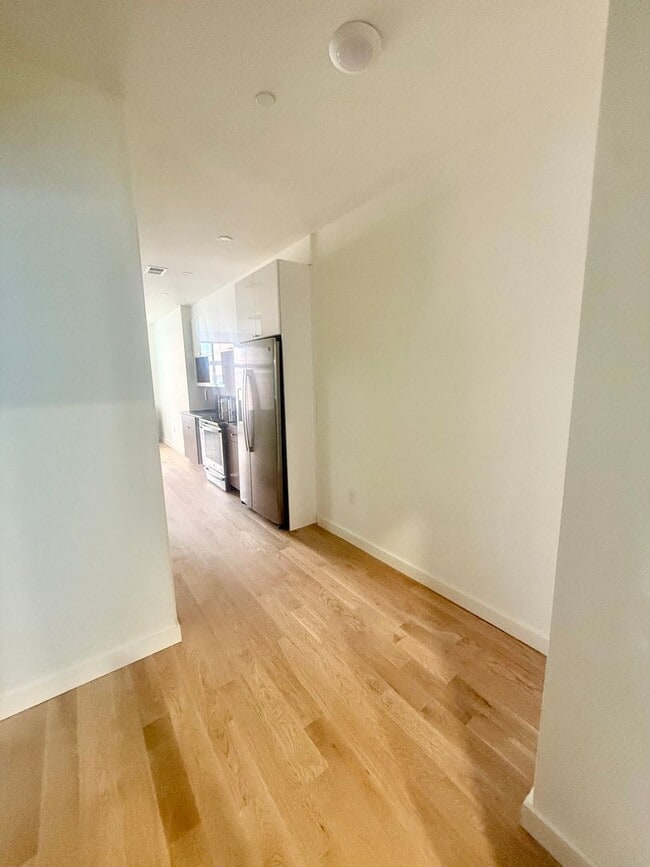 Building Photo - Brand new units 0-1 bedroom