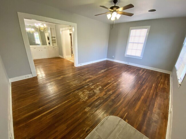 Building Photo - 2-Bedroom Haven near St. Pats Hospital - Y...