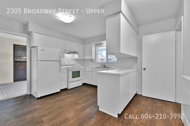 Building Photo - Upper Home with Large Yard