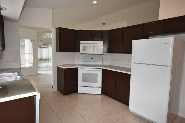 Foto del edificio - 3 Bedroom, 2 Bath, home for rent at 3240 B...