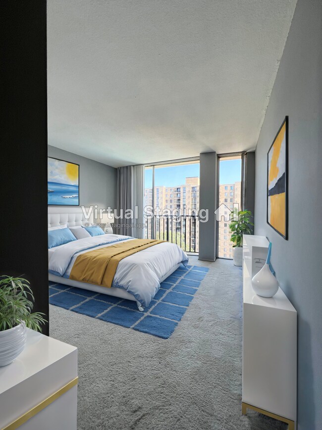 Bedroom 1, Access to Balcony - 4600 S Four Mile Run Dr