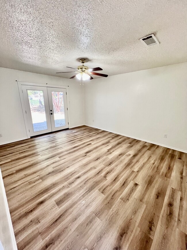 Building Photo - 1116 Lemon Dr