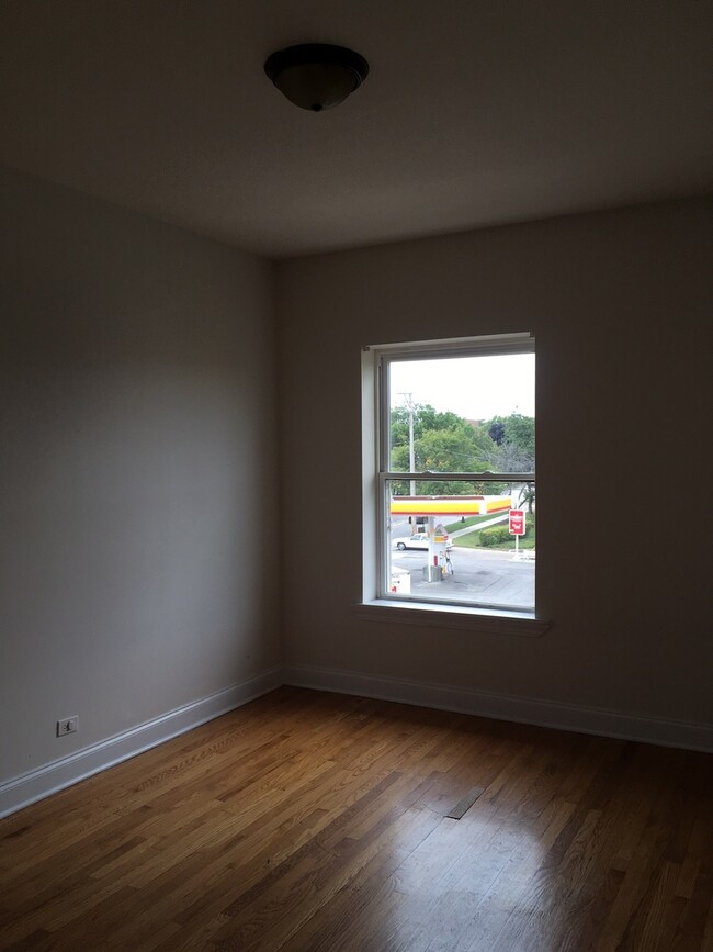 Foto del edificio - 2-Bedroom, Top-Floor Condo in North Rogers...