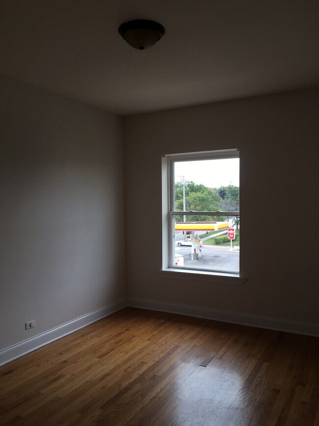 Building Photo - 2133 W Howard St., Unit 3