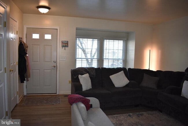 Building Photo - 9464 Tea Berry Ct