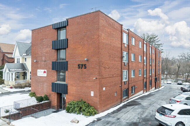 Foto del edificio - 575 Farmington Ave