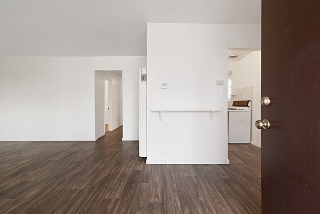Building Photo - Desirable Pacific Beach House 2 Bdrs Plus ...