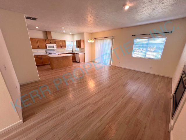 Photo - FREE RENT! Charming 3-Bed Home with 2.5 Ba...