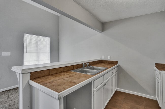 Building Photo - 324 N Grove Cir