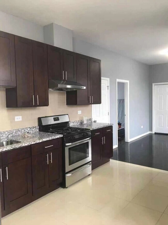 Foto del edificio - 2859 S Emerald Ave