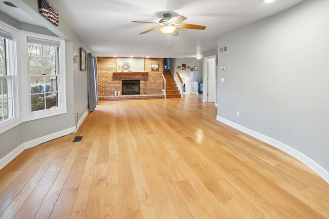 Foto del edificio - 1414 W Northeast Shore Dr