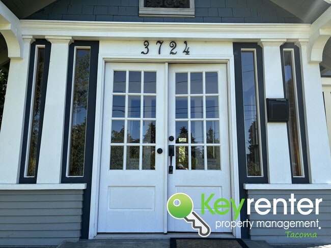 Building Photo - One of a Kind Craftsman House in Tacoma!