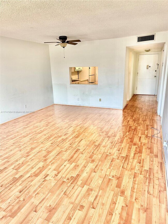 Building Photo - 1400 NE 169th St