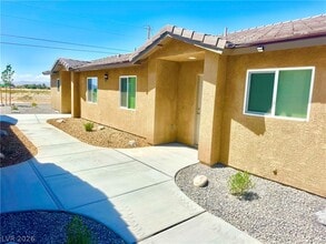 Building Photo - 1080 S Potro Ave