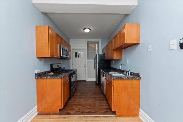 Building Photo - 2 bedroom in Chicago IL 60615