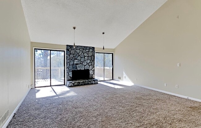 Building Photo - 119 S Falcon Bluff