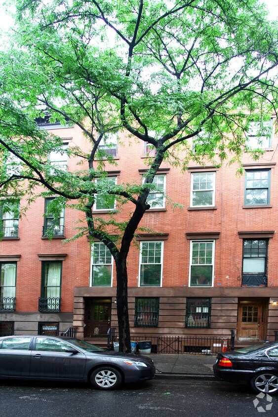Foto del edificio - 329 W 22nd St