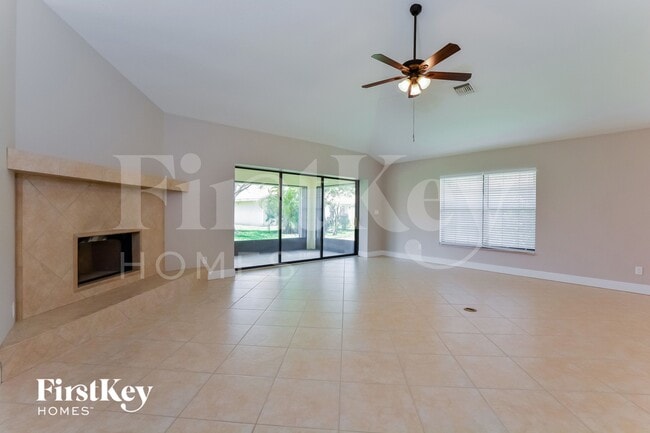 Building Photo - 1655 James Cir