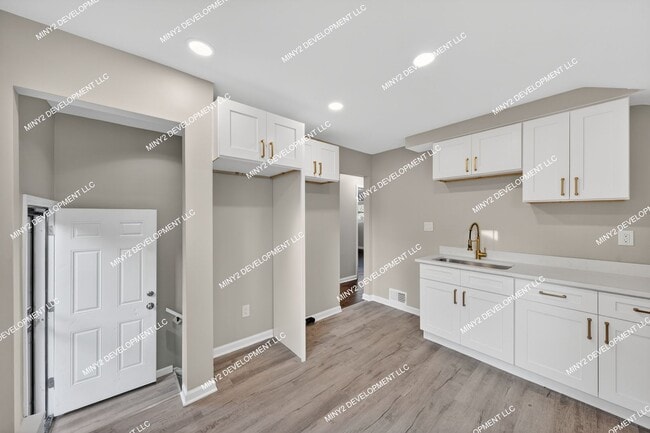 Building Photo - Fully Renovated 3-Bedroom Brick Home in Detroit!