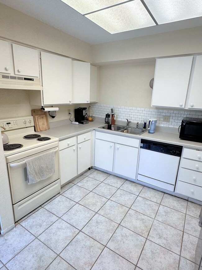 Building Photo - Charming 2BR Townhome in NW Houston