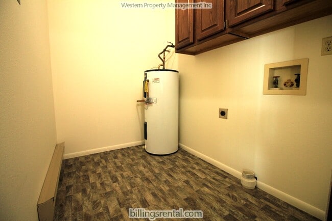 Laundry Room - 1584 Governors Blvd