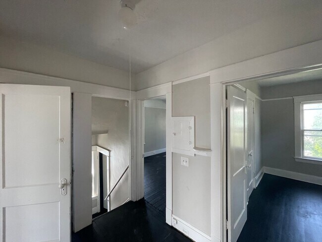 Building Photo - SECTION 8 AND EDEN ACCEPTED!! Stunning 4-B...